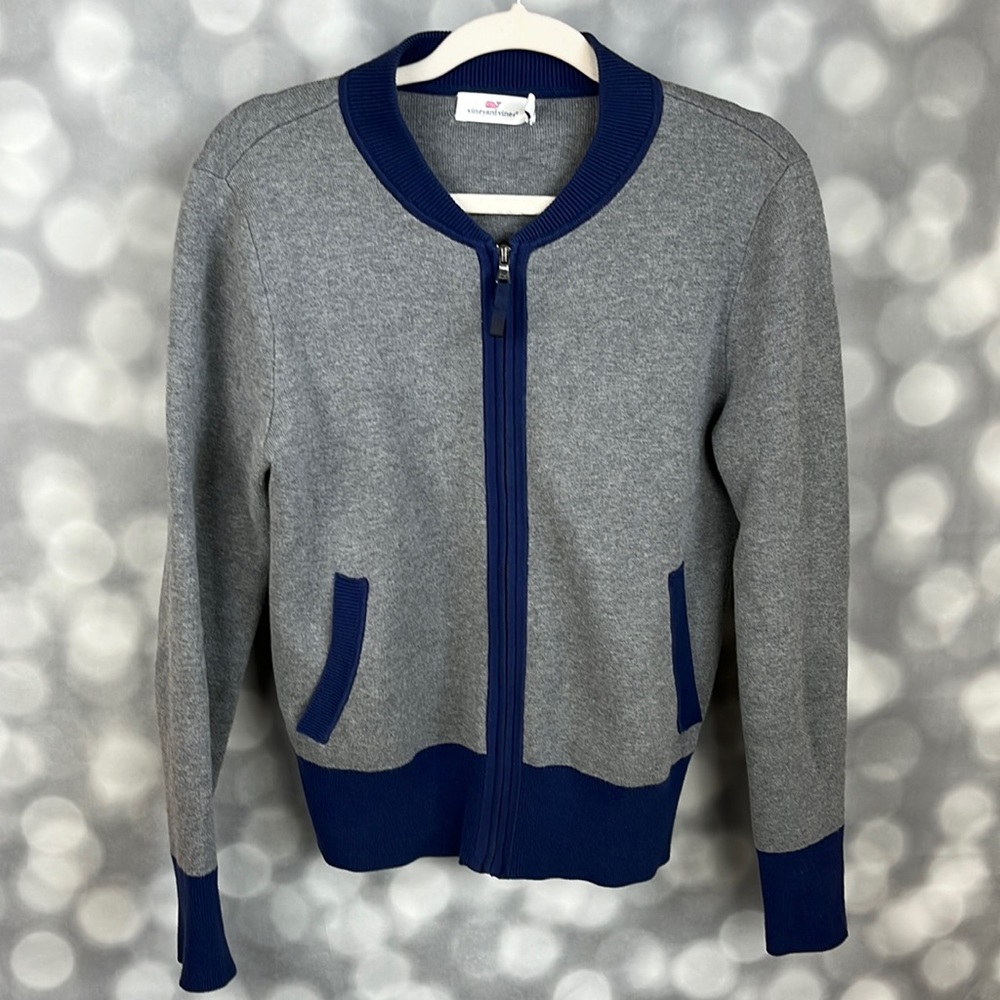 Vineyard Vines women’s gray and navy varsity zip sweater. Size Small